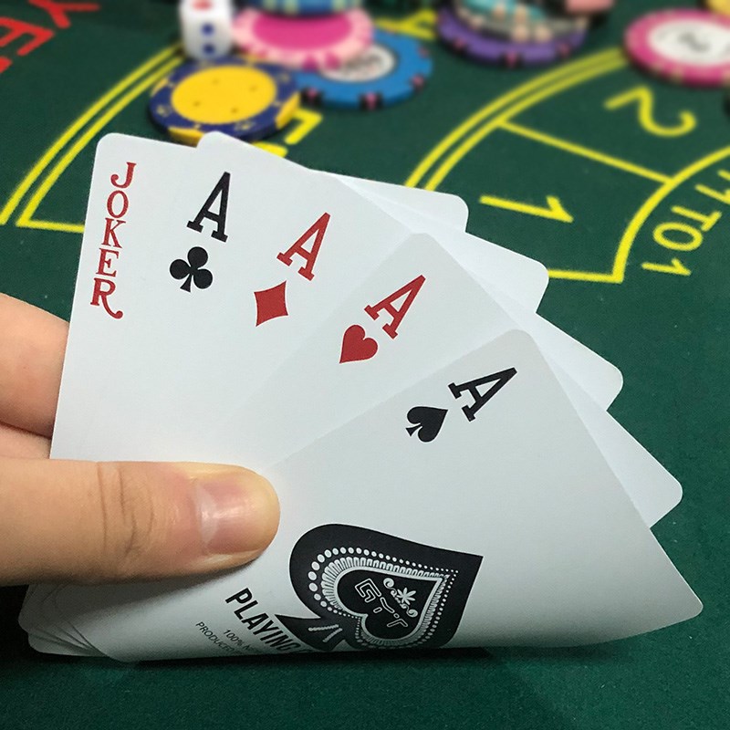Board Game Viral - Cartas de póker de plástico 100%,
