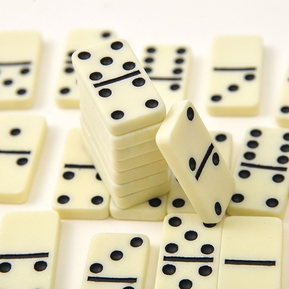 Juego de Dominó Doble Seis de  - Board Game Monopoli reseña y precio