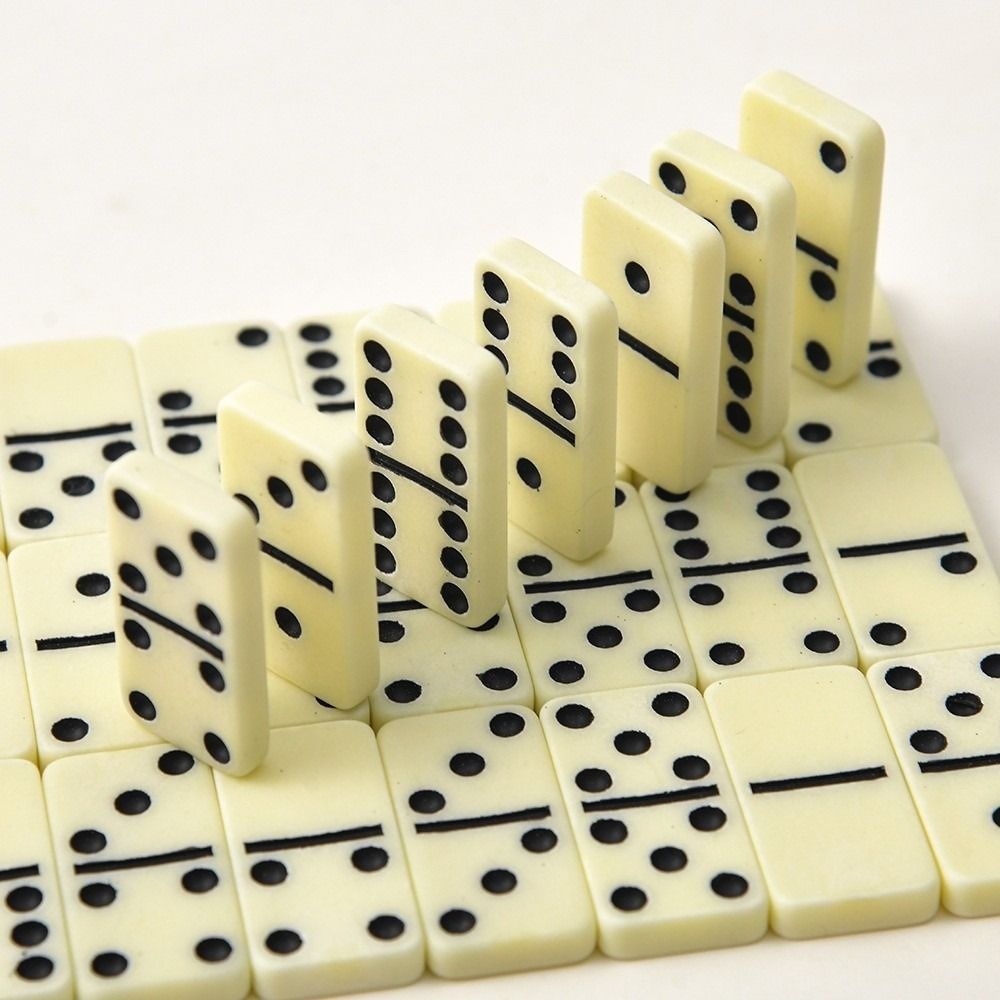 Juego de Dominó Doble Seis de  - Board Game Monopoli reseña y precio